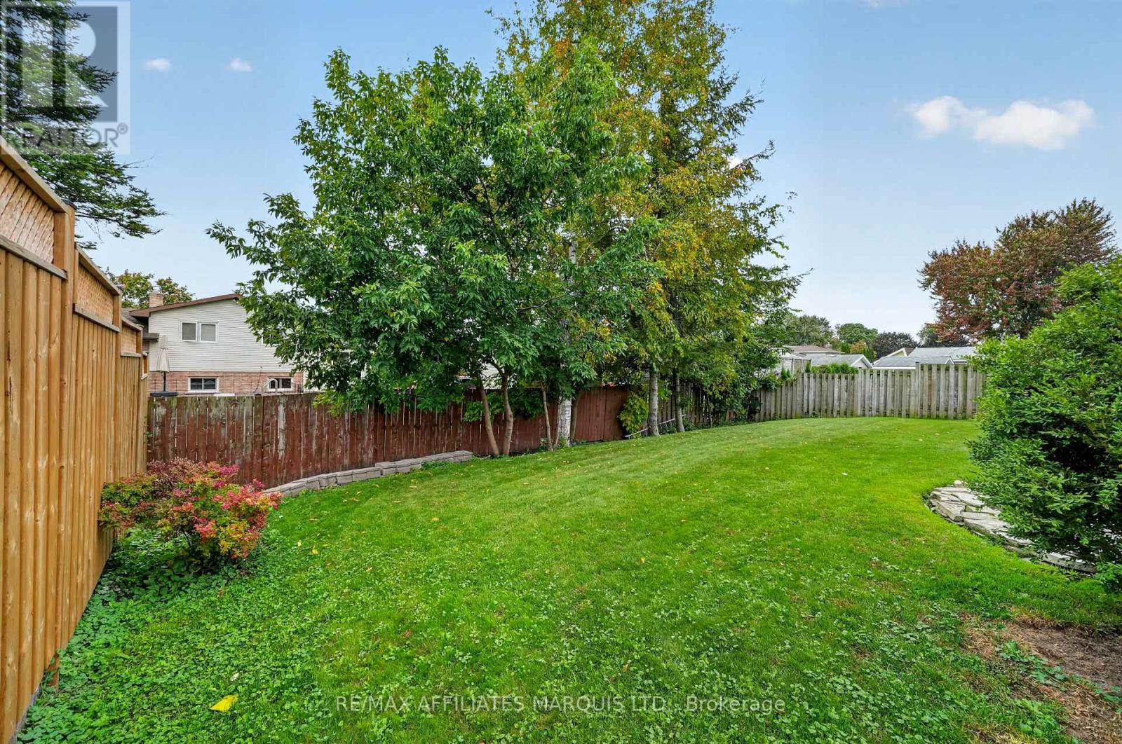 828 CHELSEA CRESCENT - 41