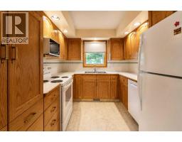 28 Dale Close, Red Deer, AB T4R2L4 Photo 11