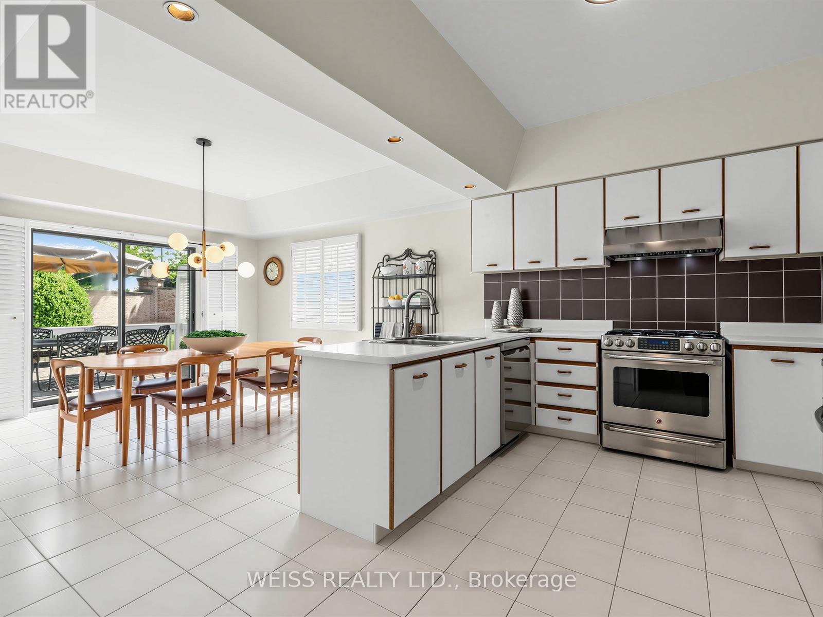 238 BOURBON STREET, Vaughan (East Woodbridge) — photo 12