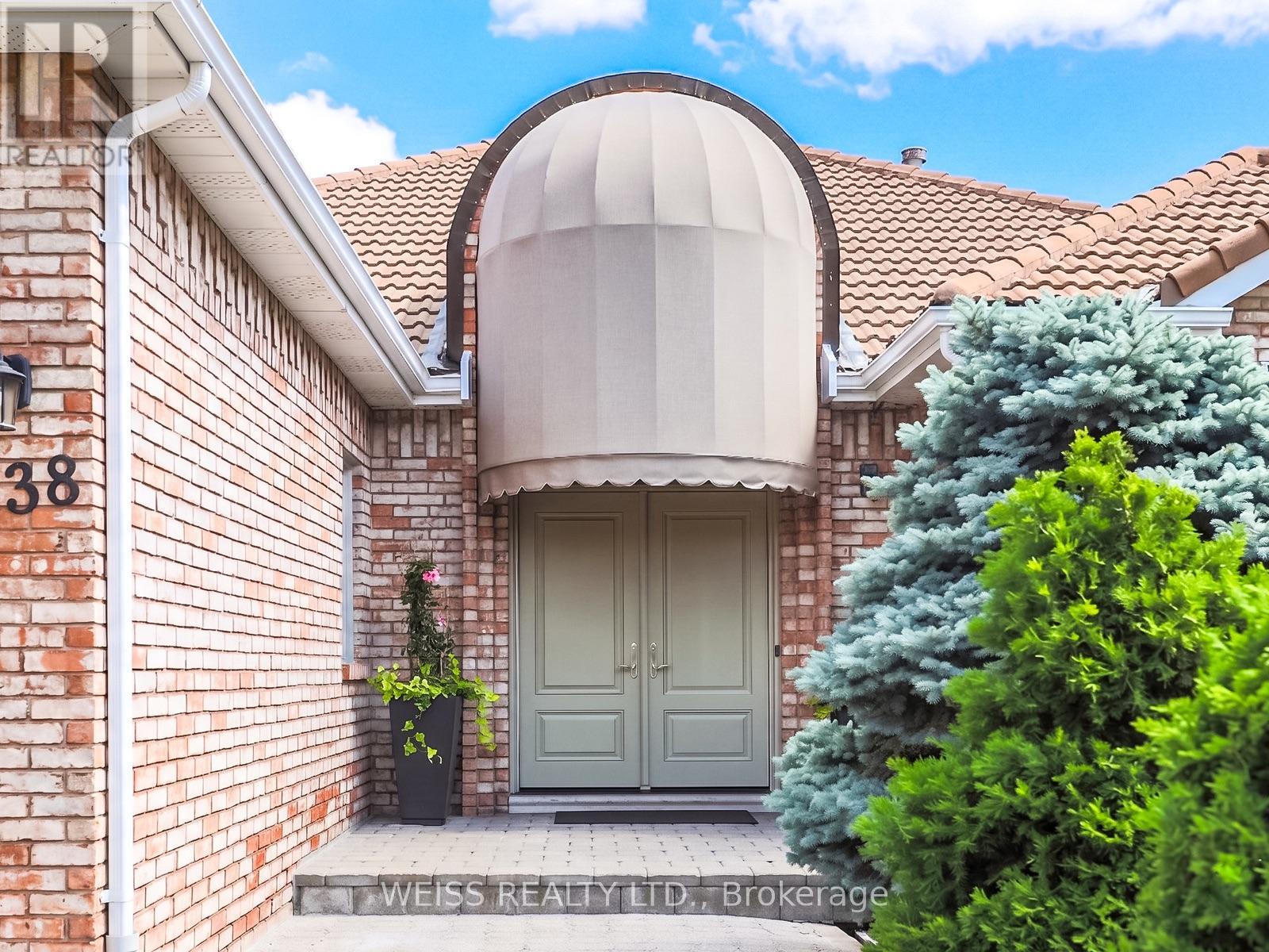 238 BOURBON STREET, Vaughan (East Woodbridge) — photo 4