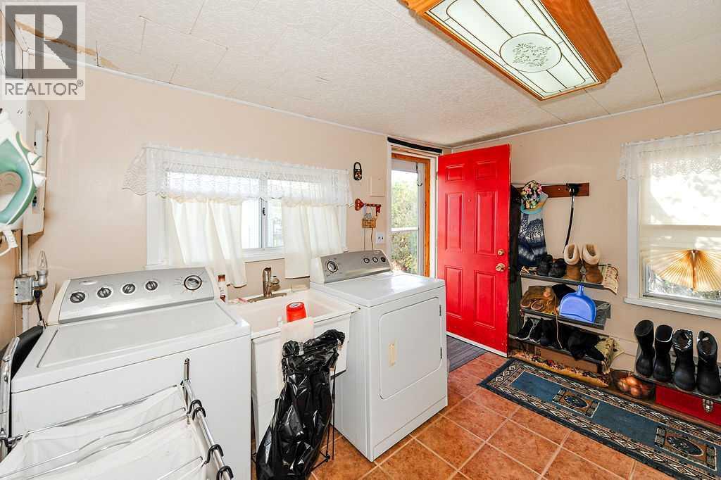 Listing photo – 5201 50 Street, Daysland