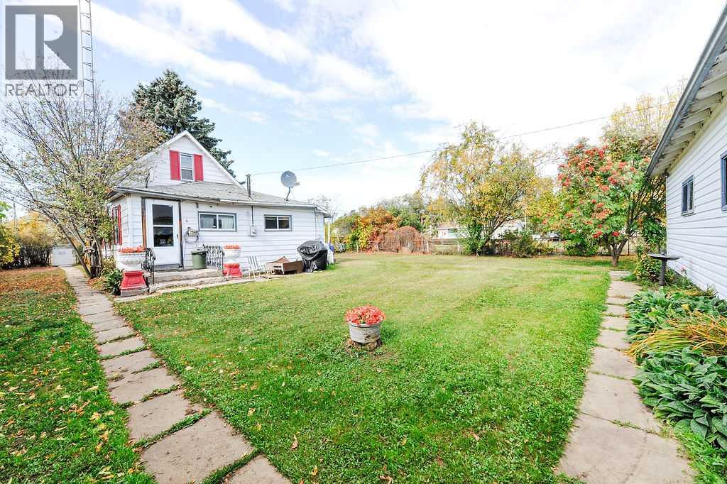 Listing photo – 5201 50 Street, Daysland