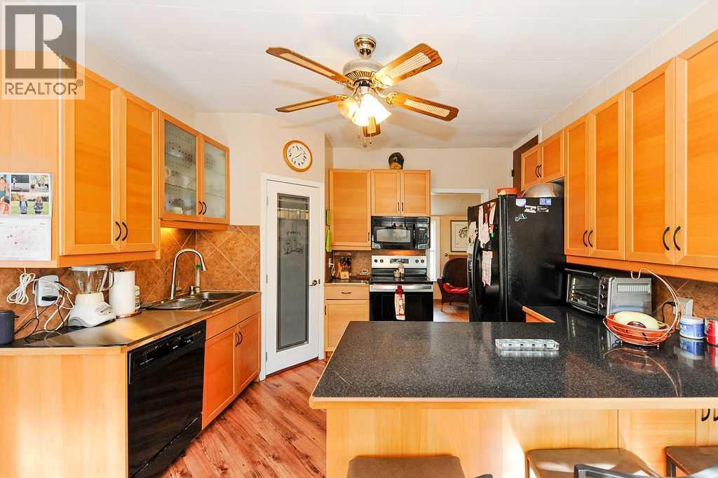 Listing photo – 5201 50 Street, Daysland