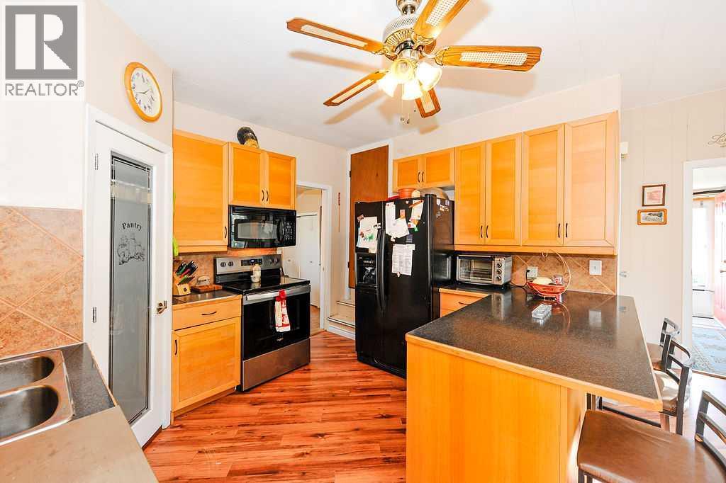 Listing photo – 5201 50 Street, Daysland