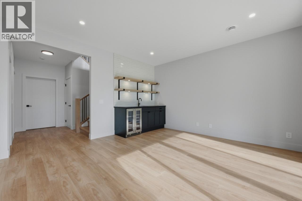 749 Carleton Street - 41