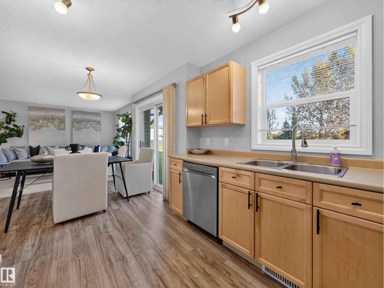 #44 12050 17 AV SW - 32