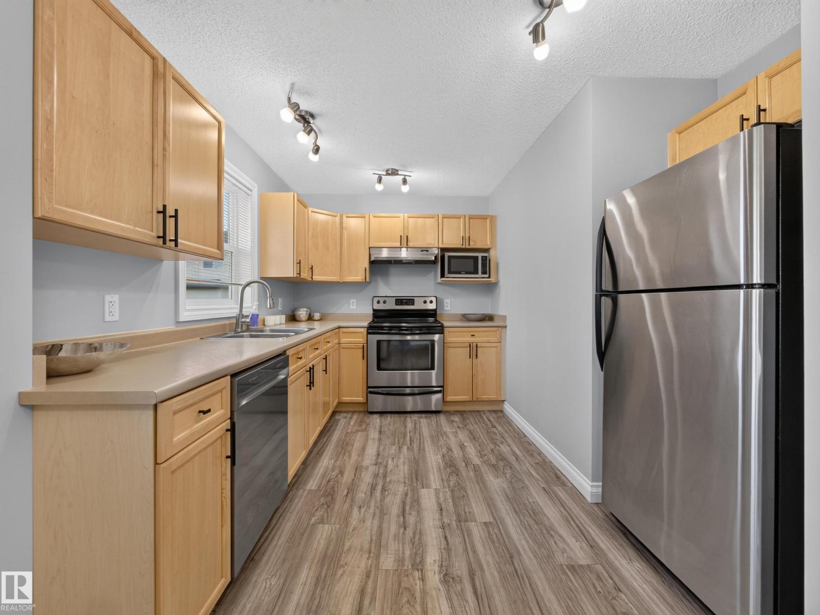 #44 12050 17 AV SW - 35