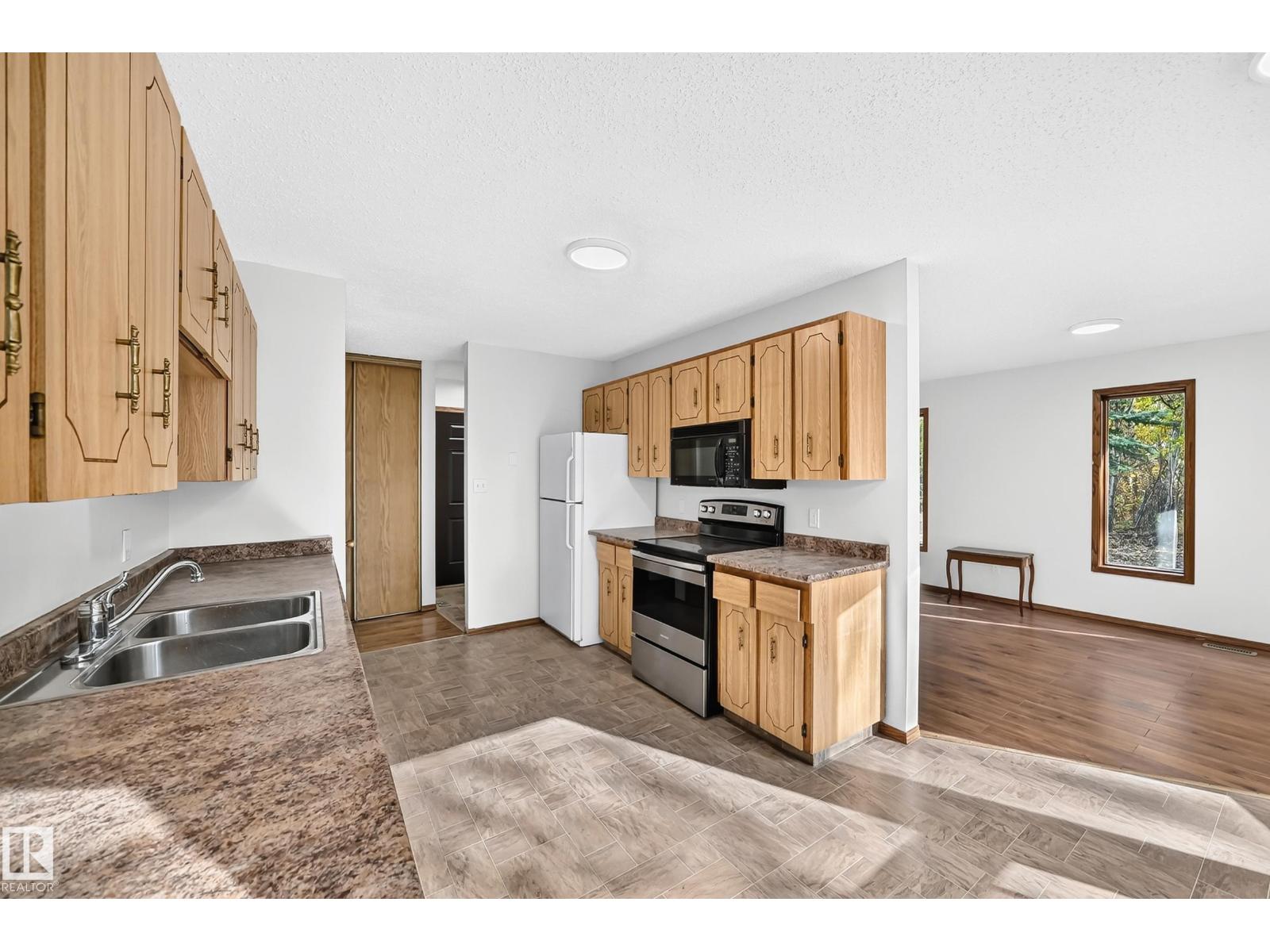 #100 23016 TWP RD 504 - 5