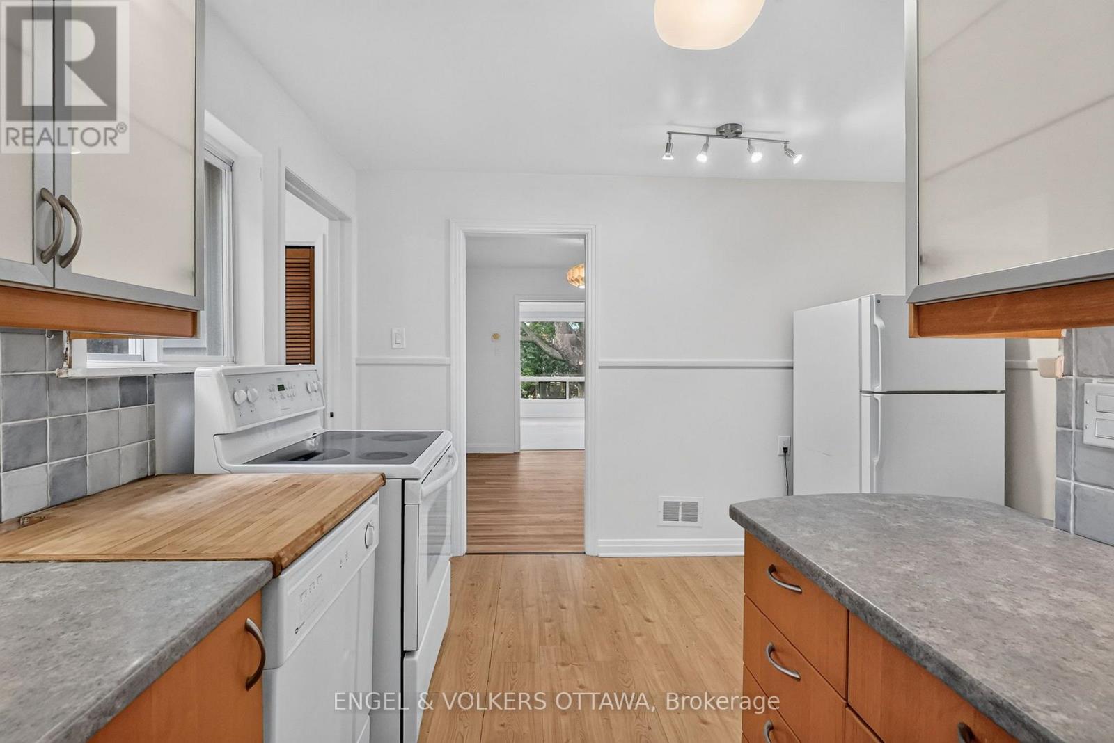 35 BEDFORD CRESCENT - 19