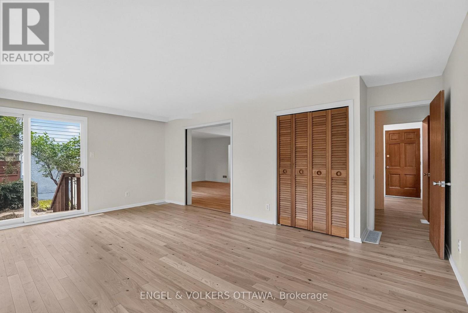 35 BEDFORD CRESCENT - 22