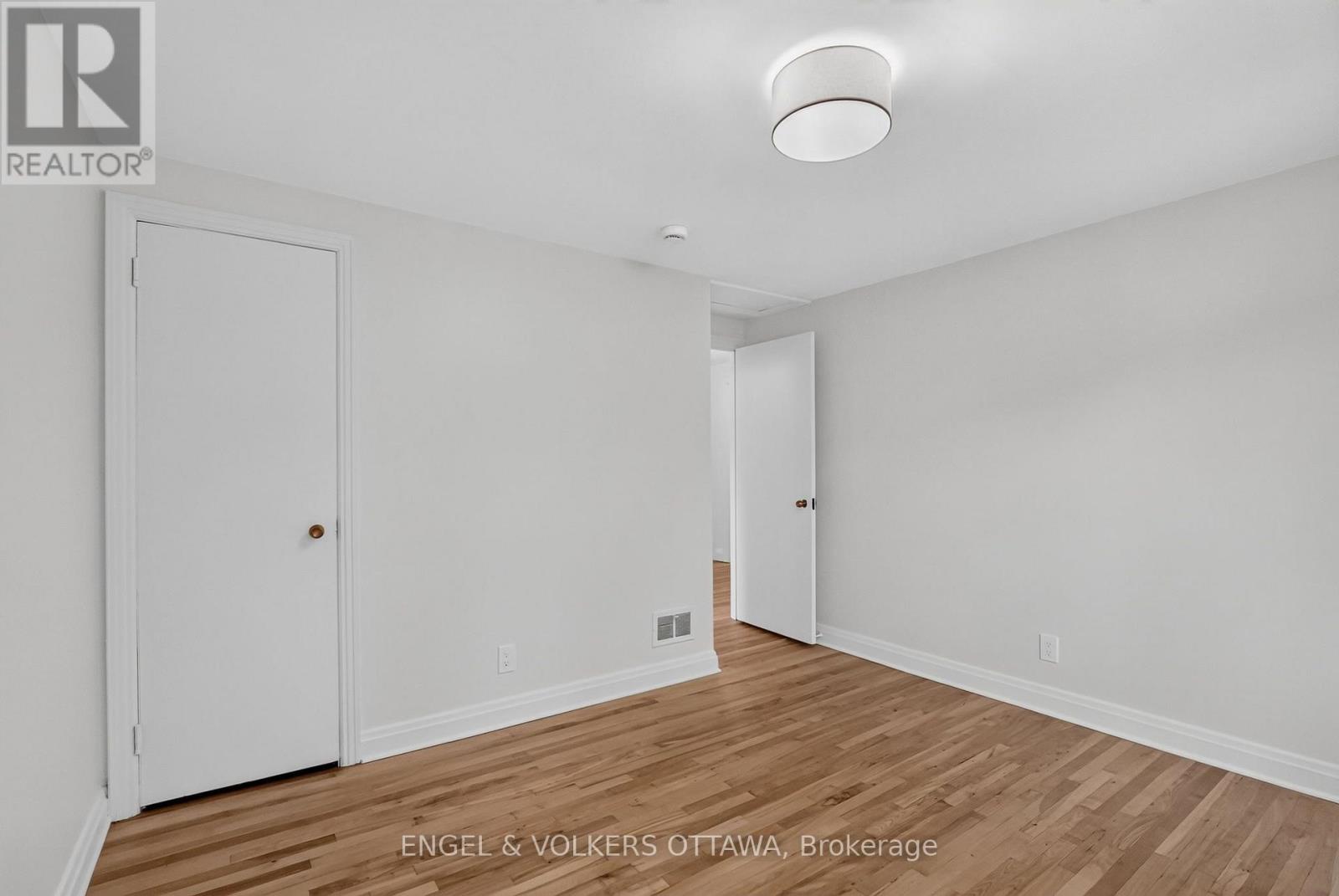 35 BEDFORD CRESCENT - Image 29