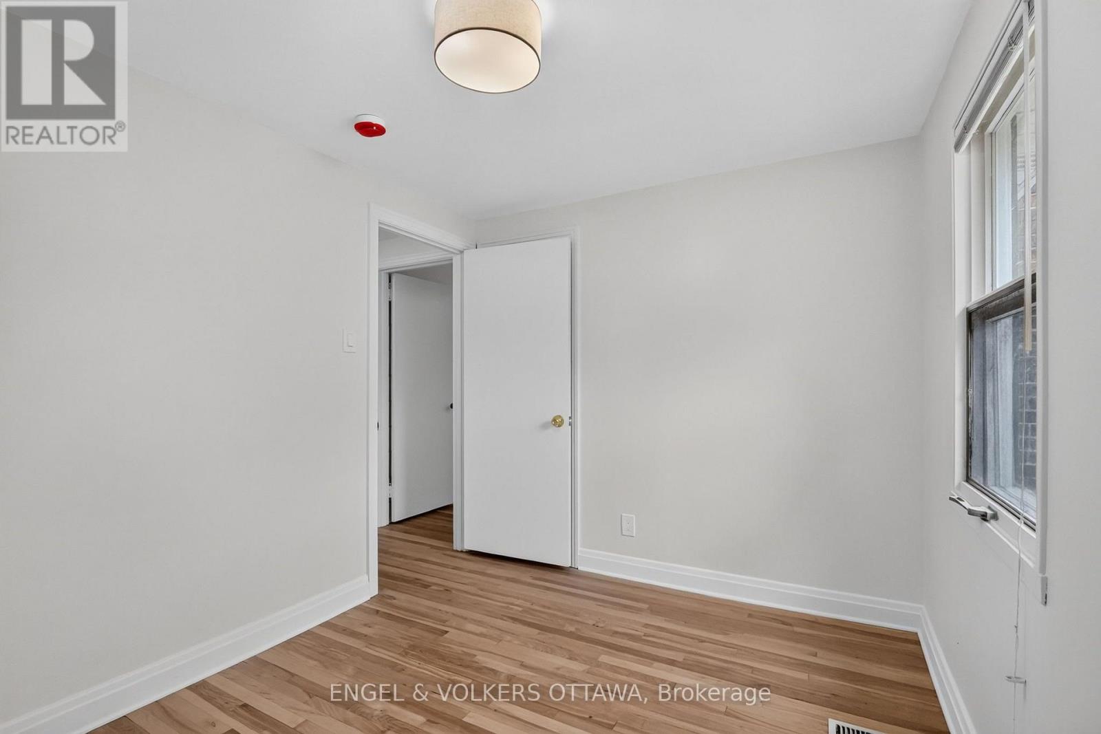 35 BEDFORD CRESCENT - 31