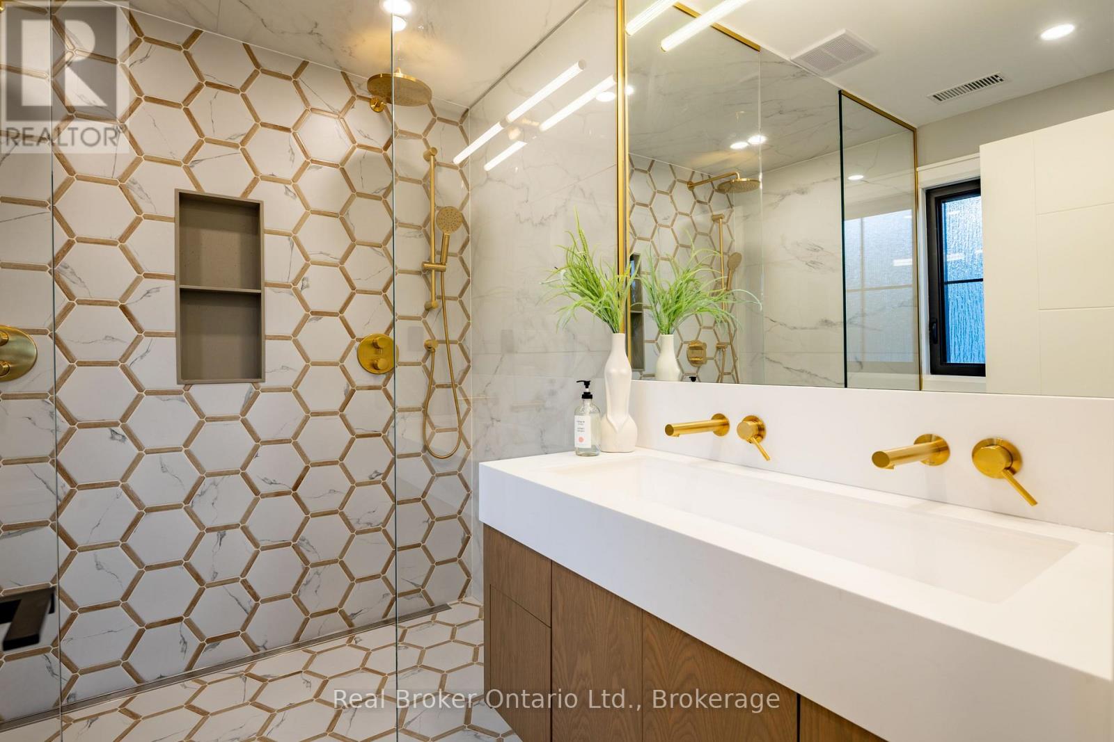 841 DANFORTH PLACE - 23