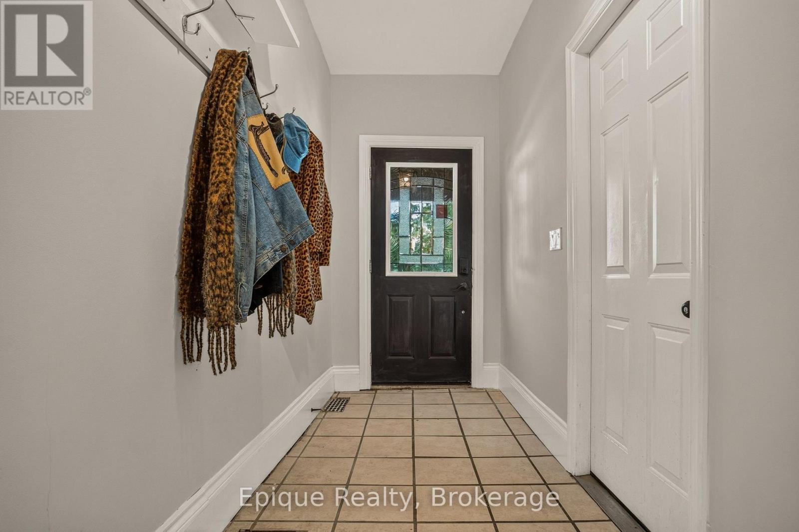 170 EMERALD STREET S - 4