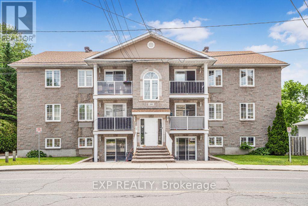 Welcome to 1005 Laurier Street