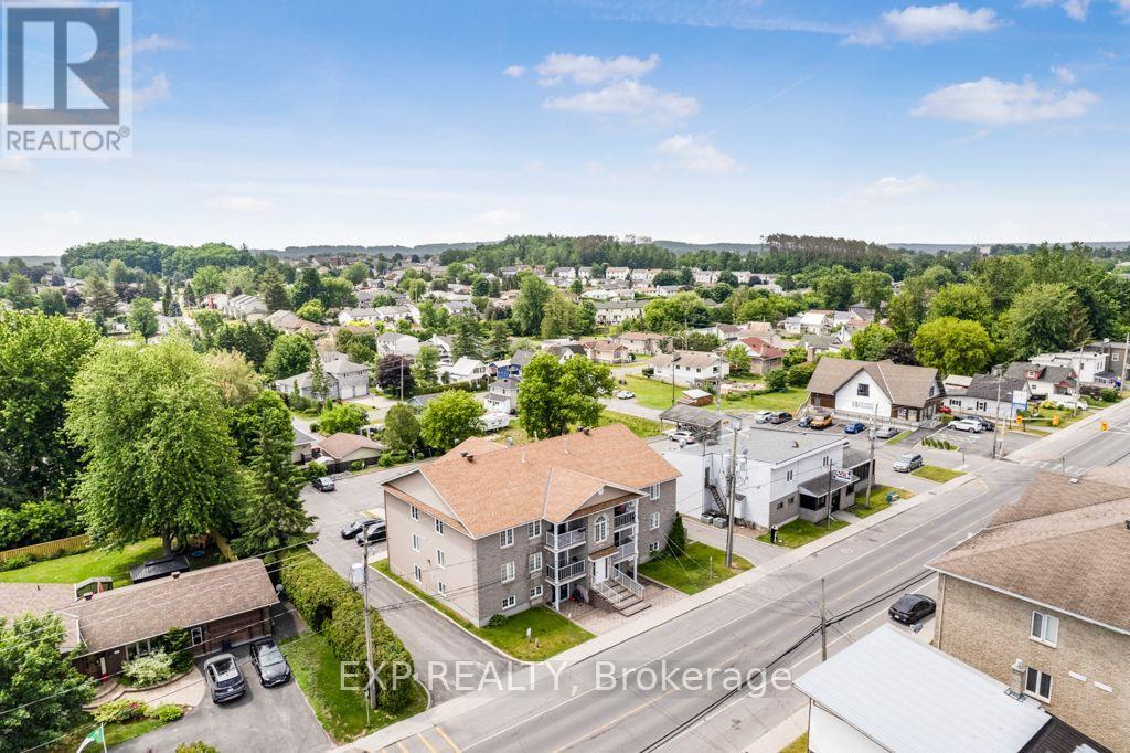 Bird-eye view of 1005 Laurier Street