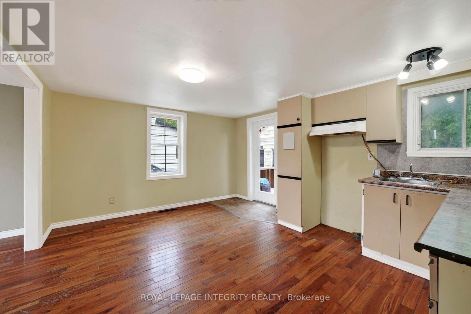 836 MARLBOROUGH STREET N - 10
