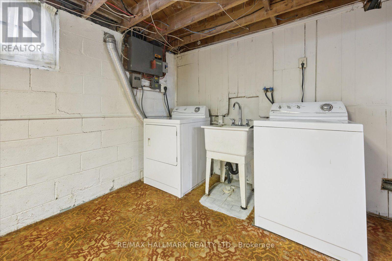 102 CLETA DRIVE - 35