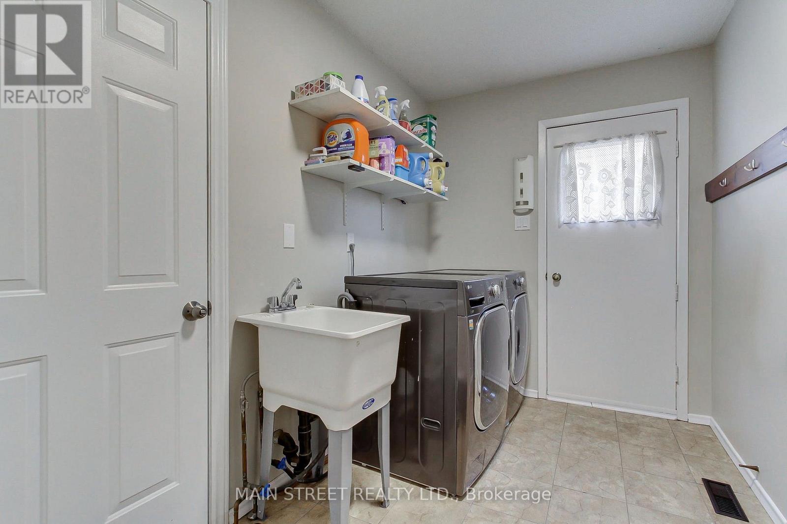 850 Arnold Crescent, Newmarket, ON photo 16