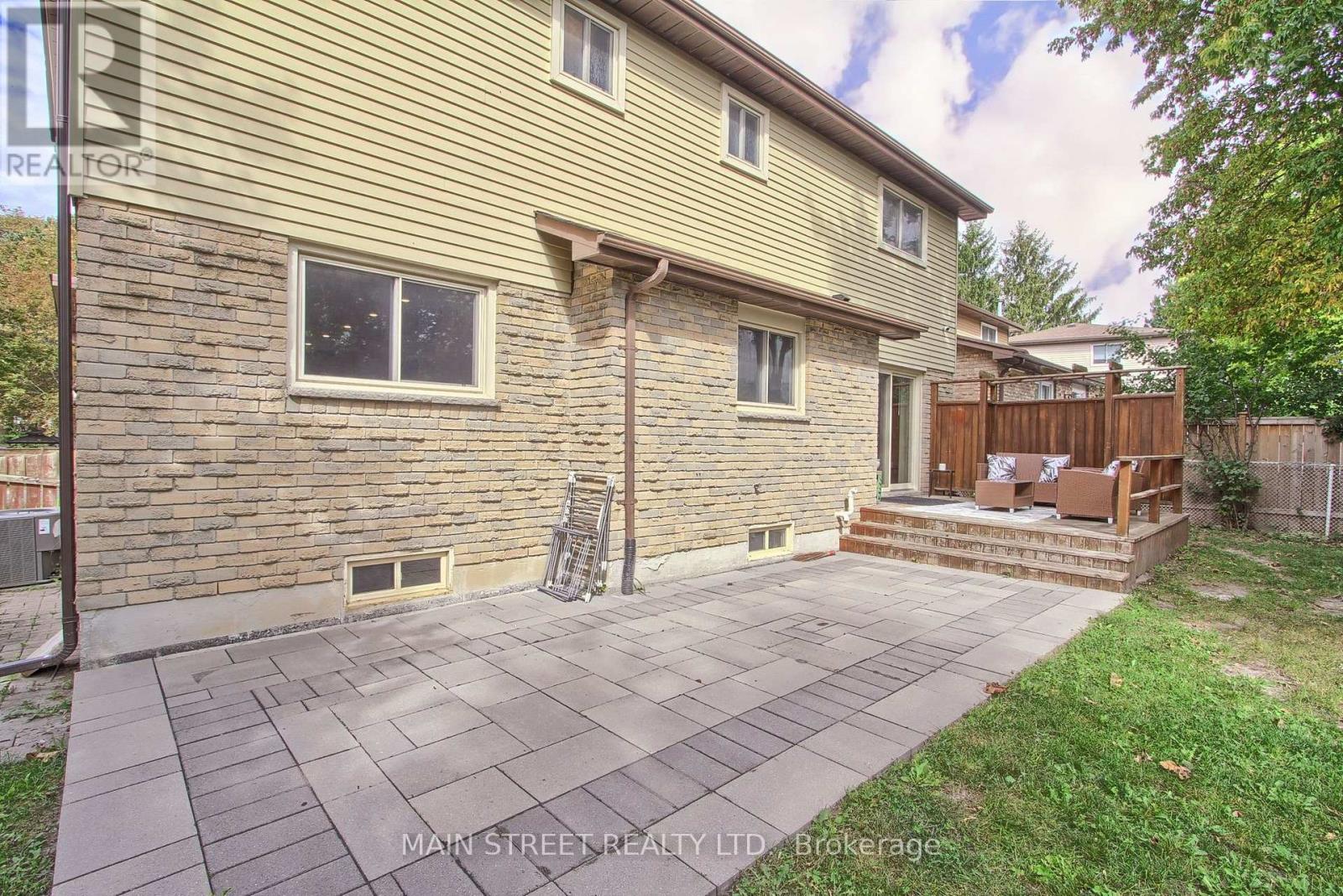 850 Arnold Crescent, Newmarket, ON photo 27