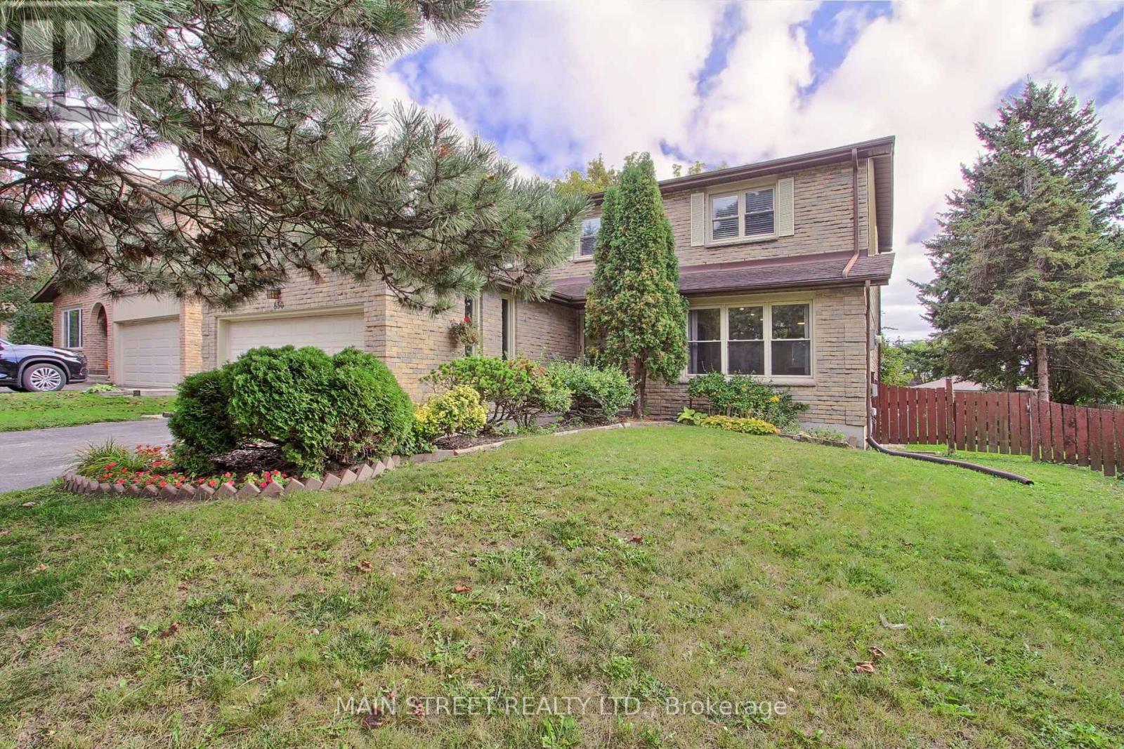 850 Arnold Crescent, Newmarket, ON photo 3