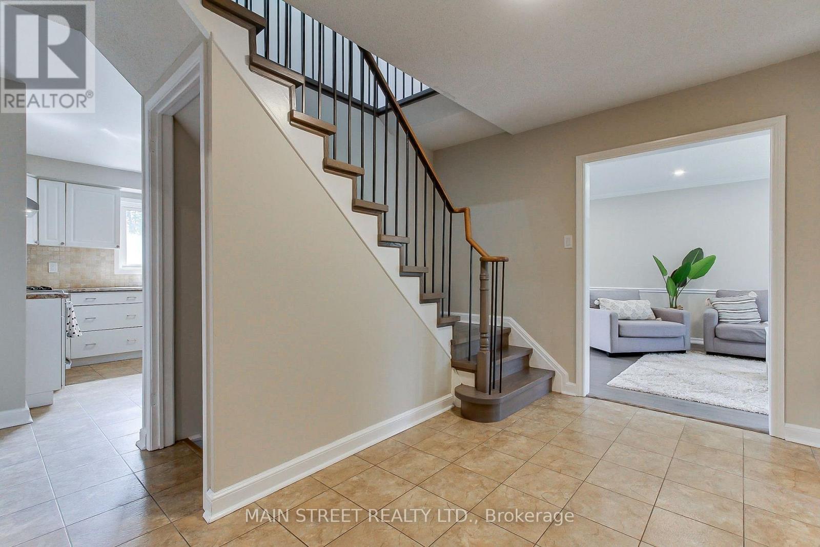 850 ARNOLD CRESCENT - 6