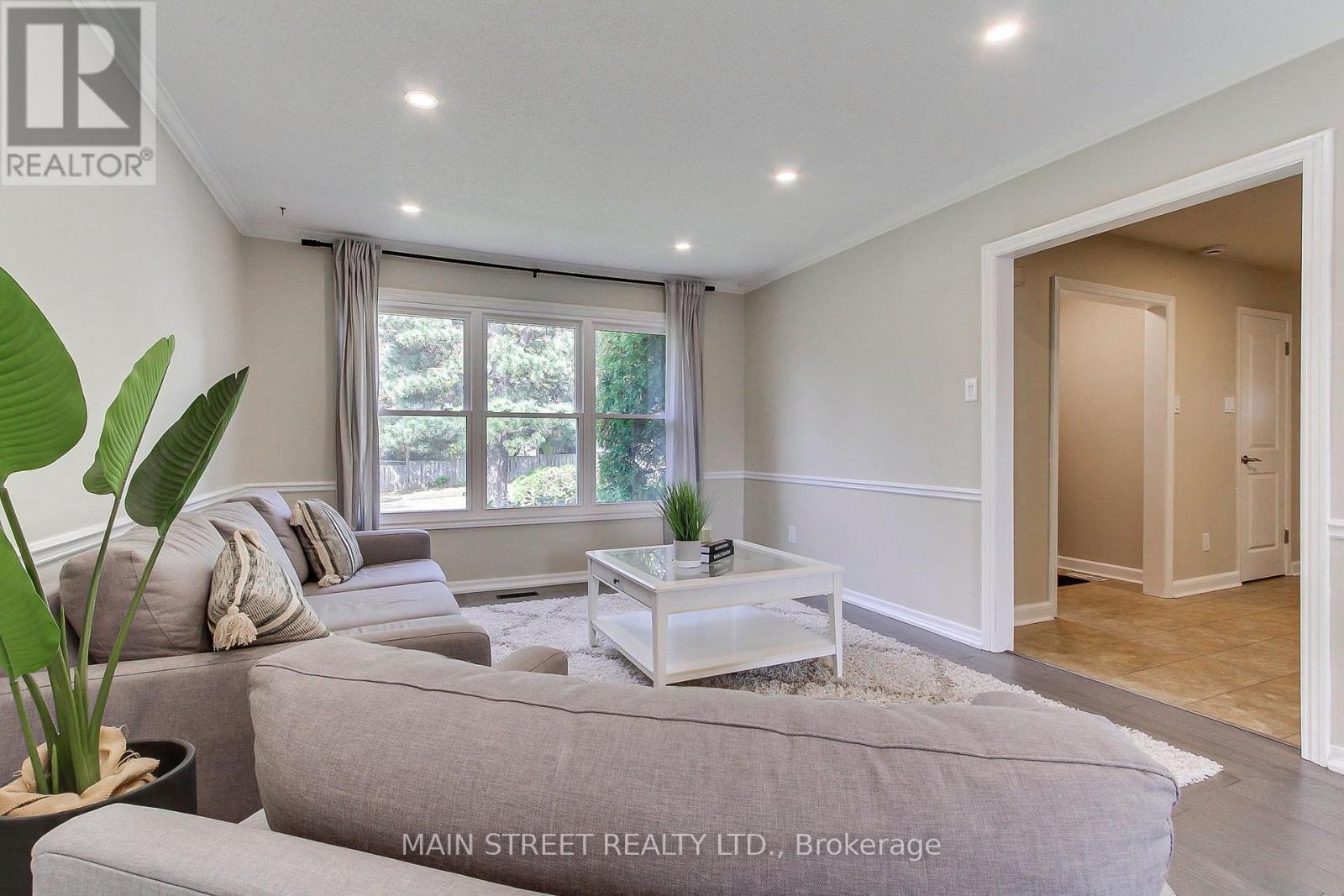 850 ARNOLD CRESCENT - 8
