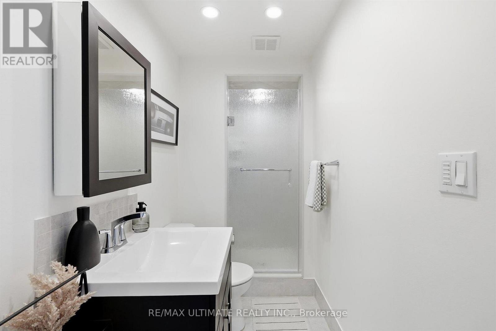 90 ROWNTREE AVENUE - 19