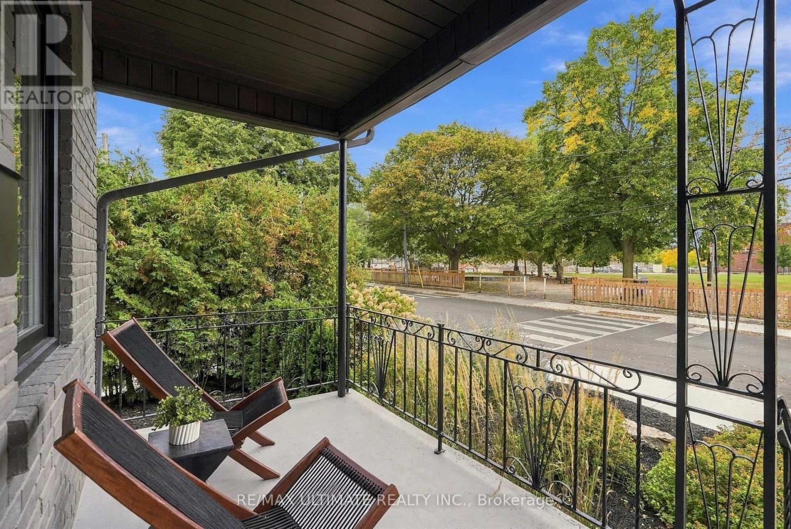 90 ROWNTREE AVENUE - 2