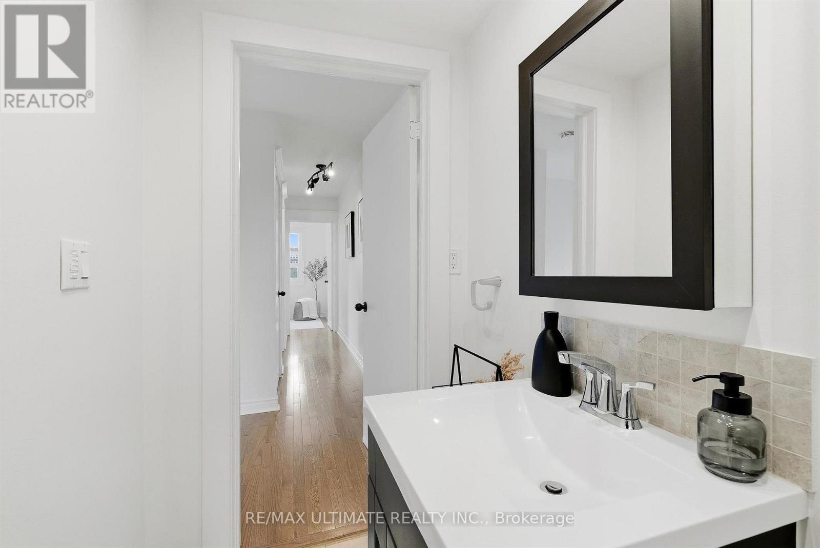 90 ROWNTREE AVENUE - 20