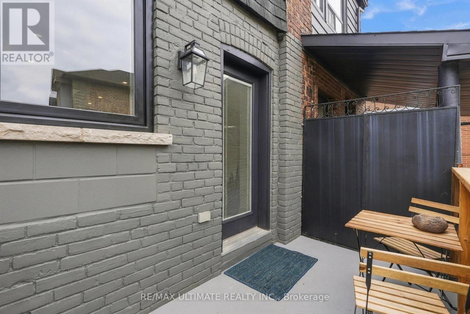 90 ROWNTREE AVENUE - 21