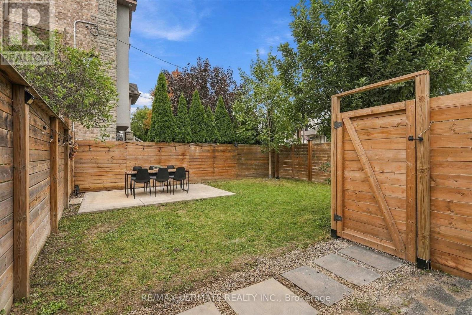 90 ROWNTREE AVENUE - 25