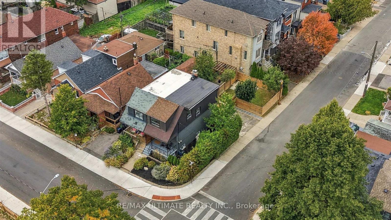 90 ROWNTREE AVENUE - 42