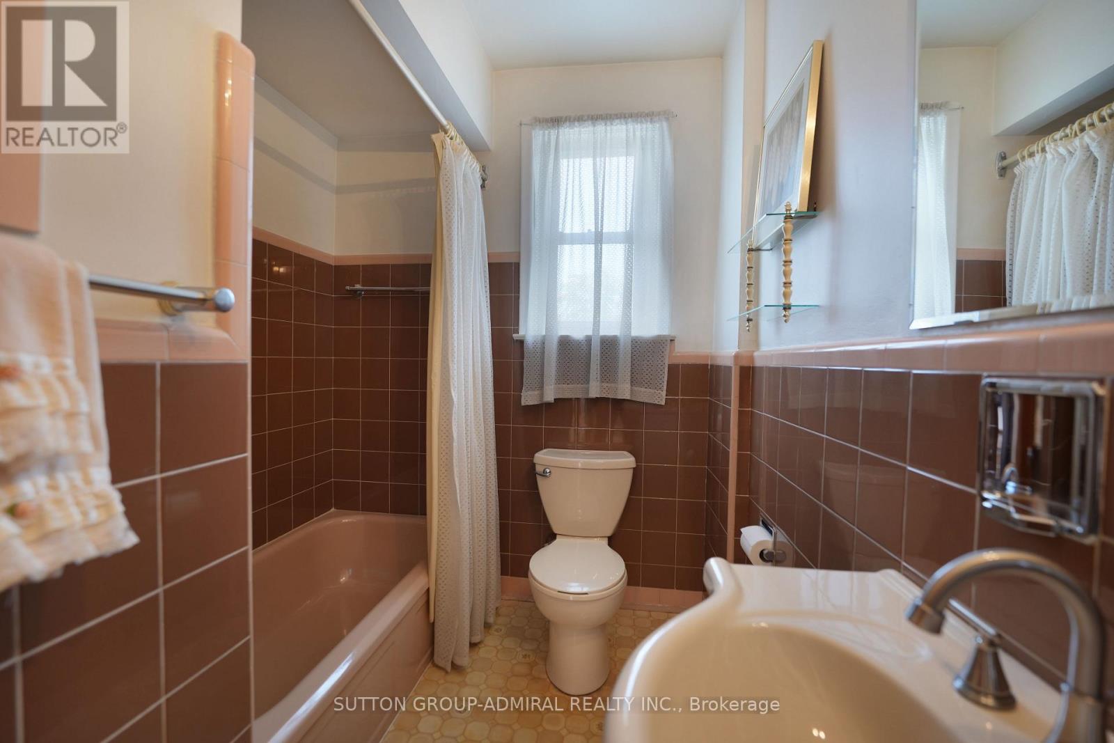 14 THURROCK ROAD - 32