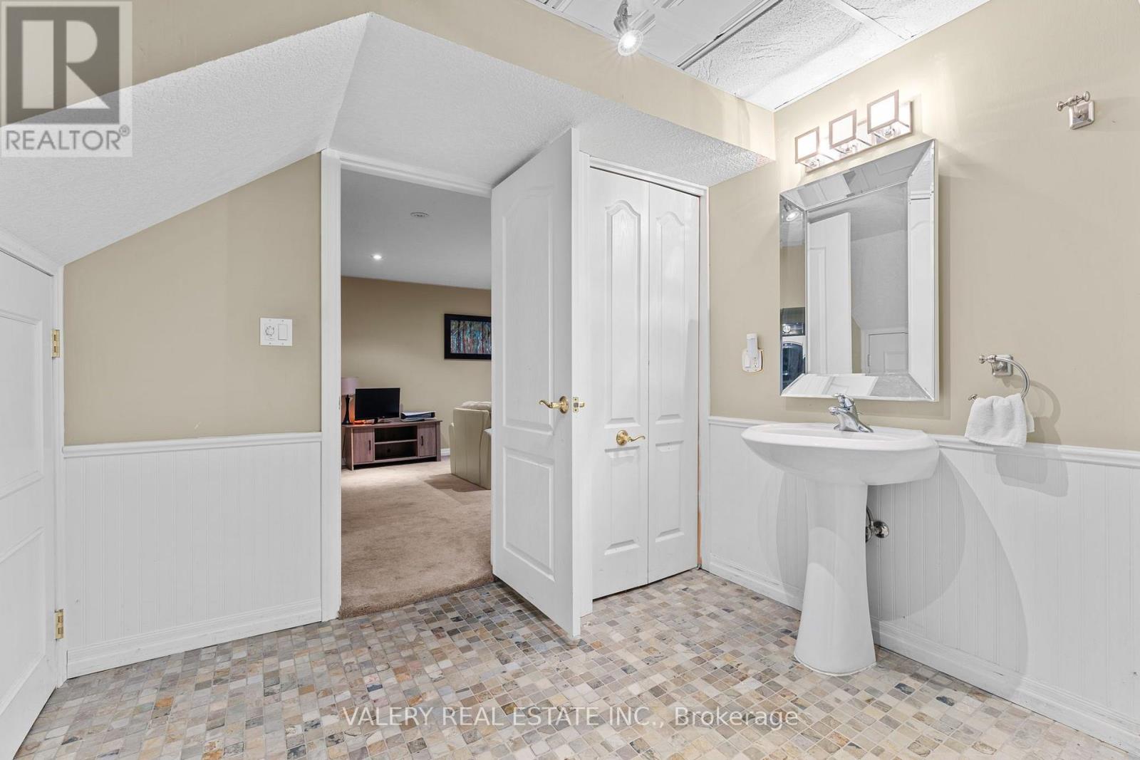 276 MAURICE STREET - Image 28