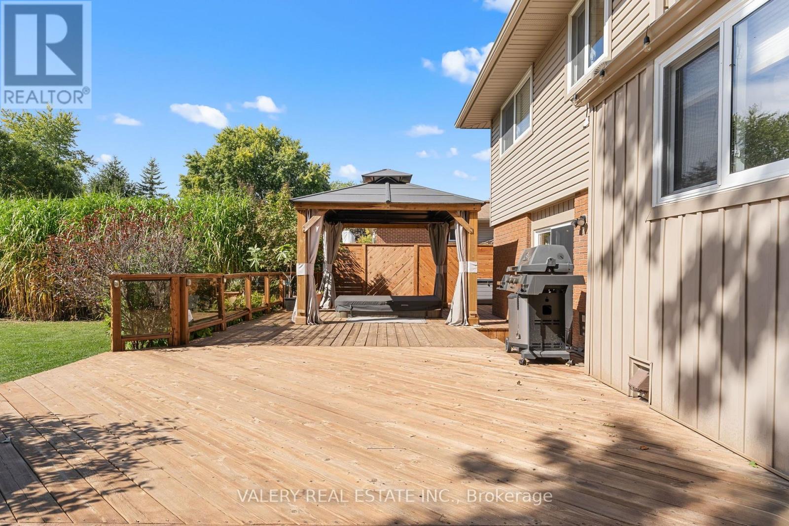 276 MAURICE STREET - Image 32