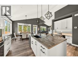 Full bathroom - 2141 Whiskey Jack Drive, Sparwood, BC V0B2G2 Photo 13