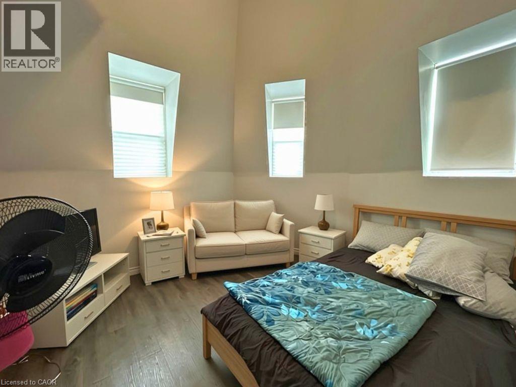 251 King Street East — photo 8