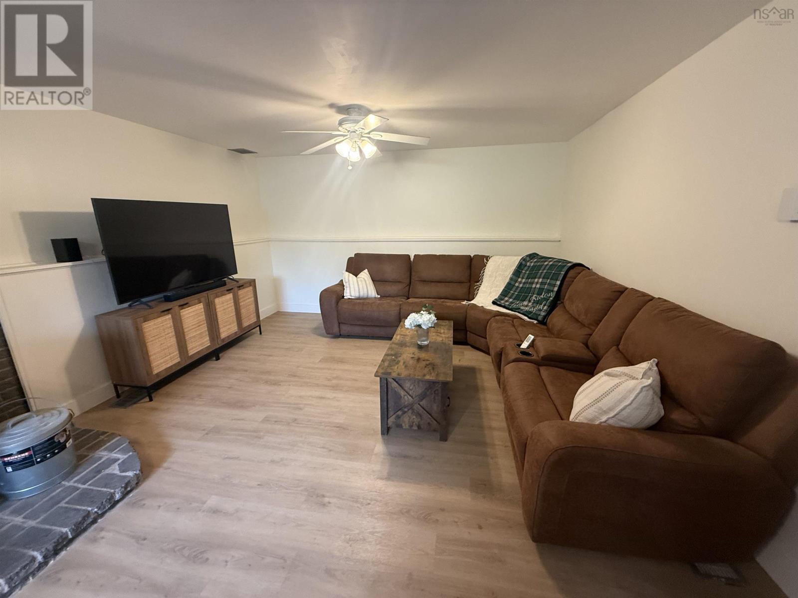 7 Brian Andrew Street - Image 36