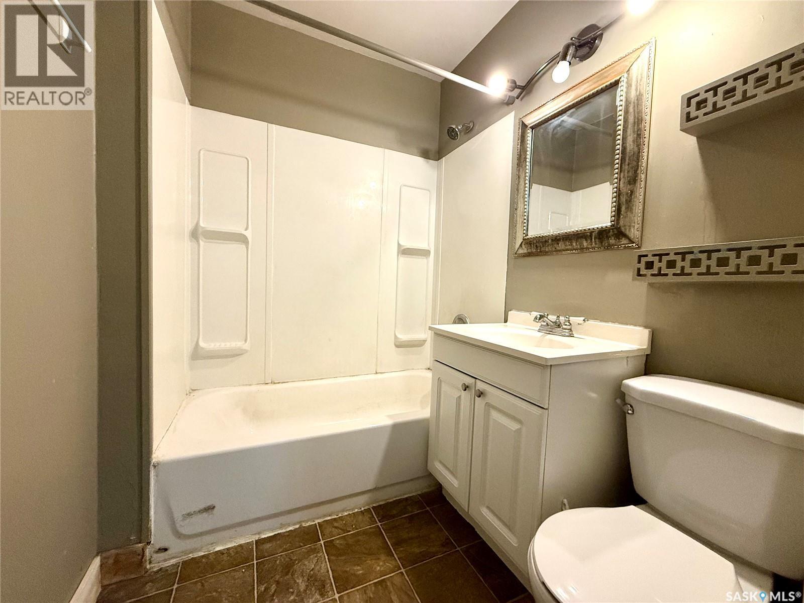 221 4th AVENUE N, Yorkton — photo 17