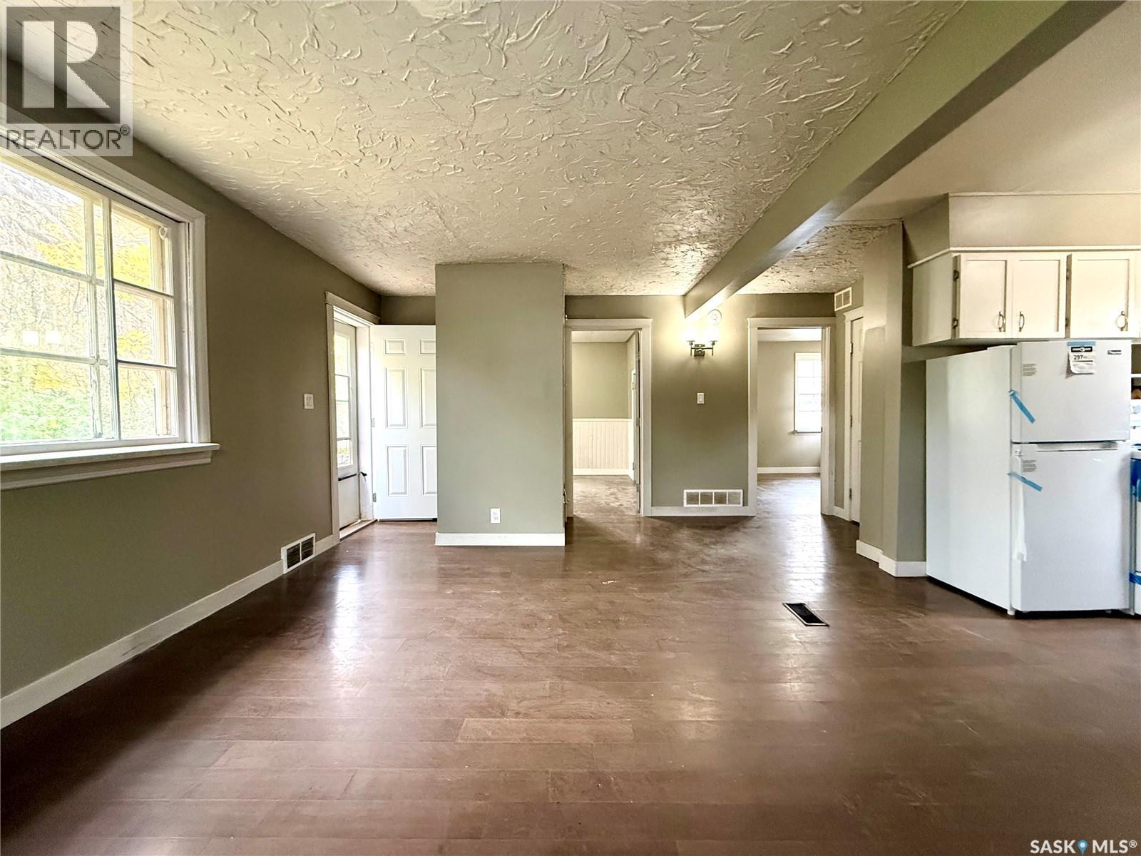 221 4th AVENUE N, Yorkton — photo 5