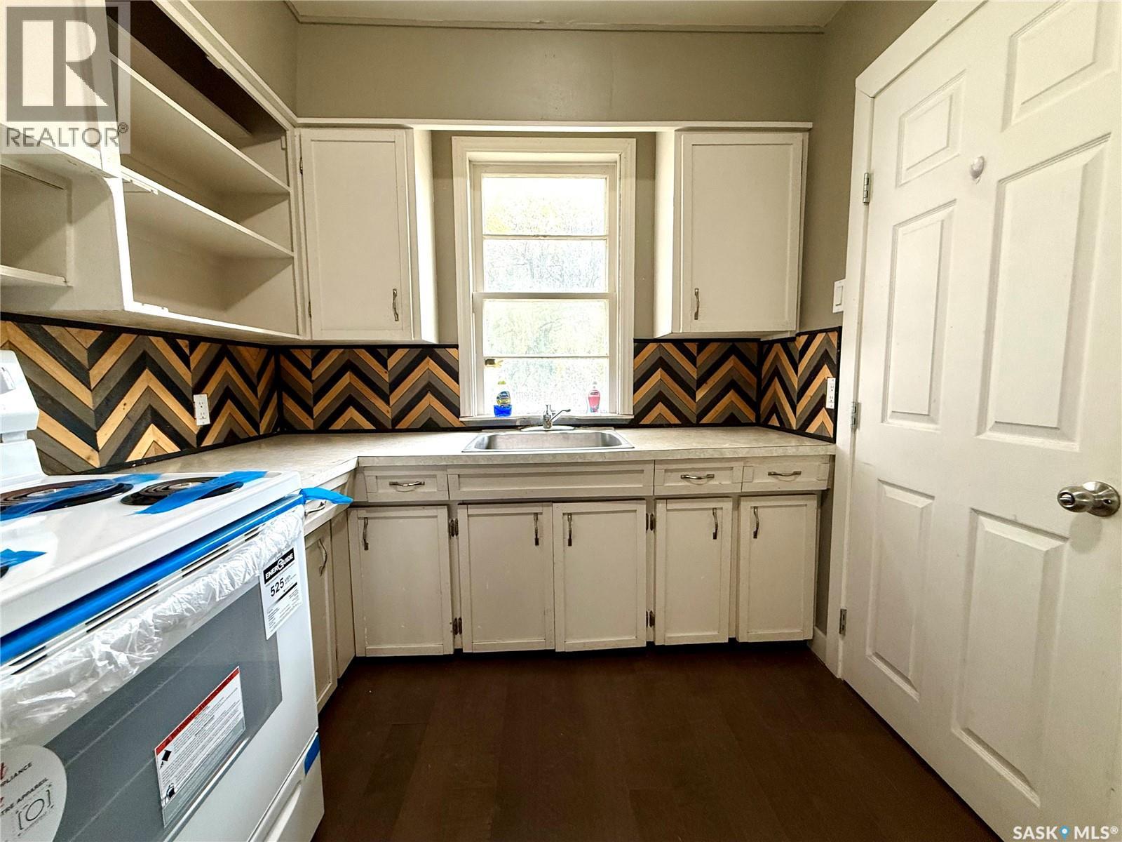 221 4th AVENUE N - 8
