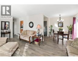 Family room - 1701 92nd Street, North Battleford, SK S9A0B3 Photo 8