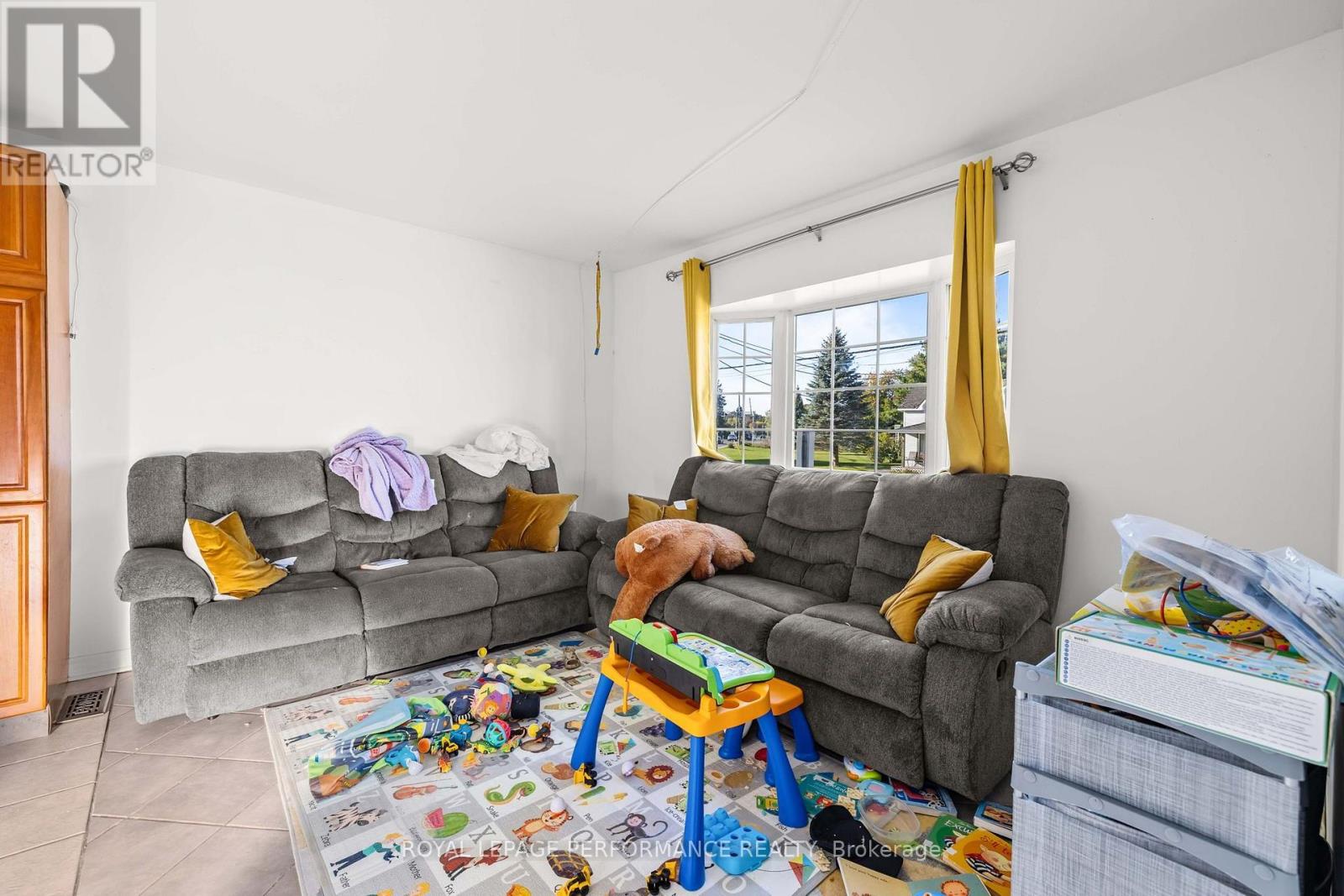 120 HERBERT STREET - 5