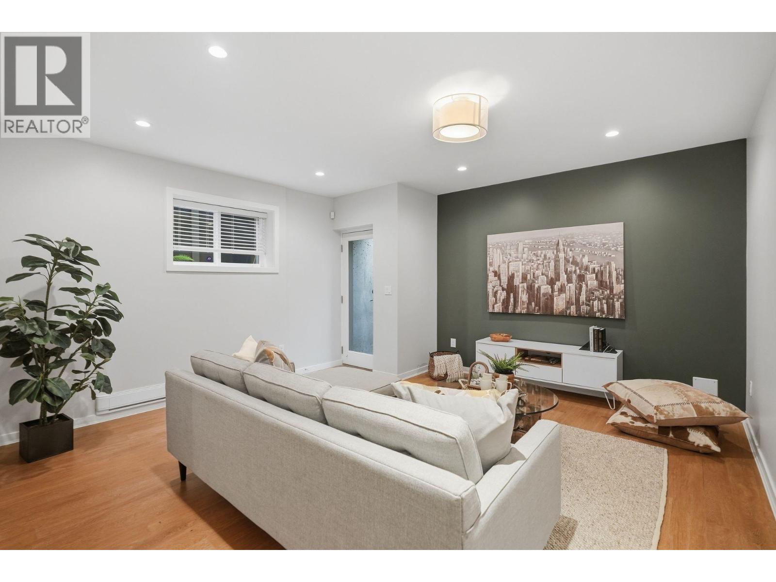 248 E 6TH STREET, North Vancouver