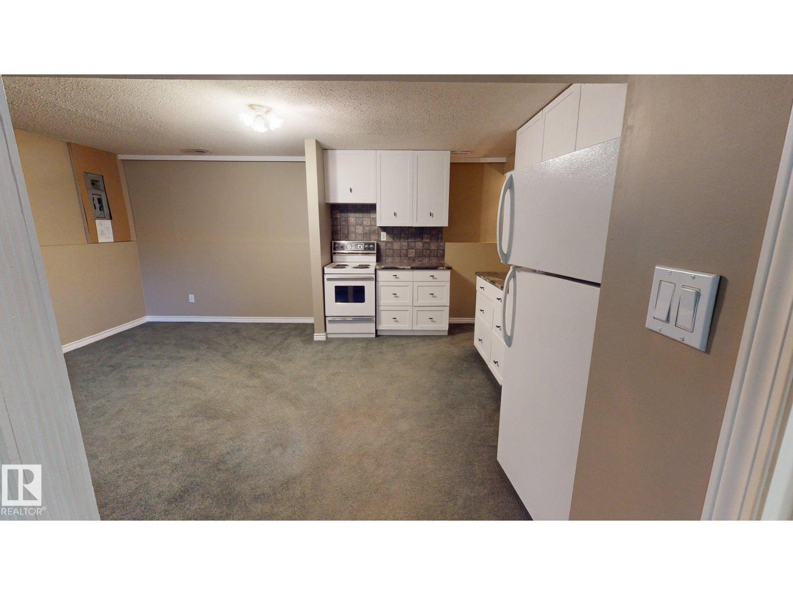 9813 152 ST NW - 20