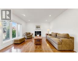 12 Mackay Drive, Richmond Hill, ON L4C6P1 Photo 16