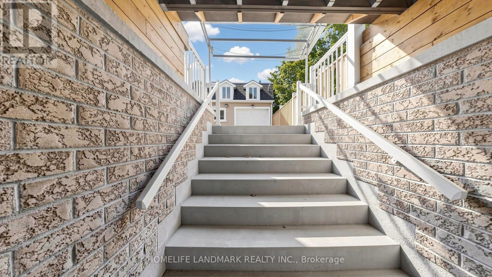 357 BARTLETT AVENUE N - 39