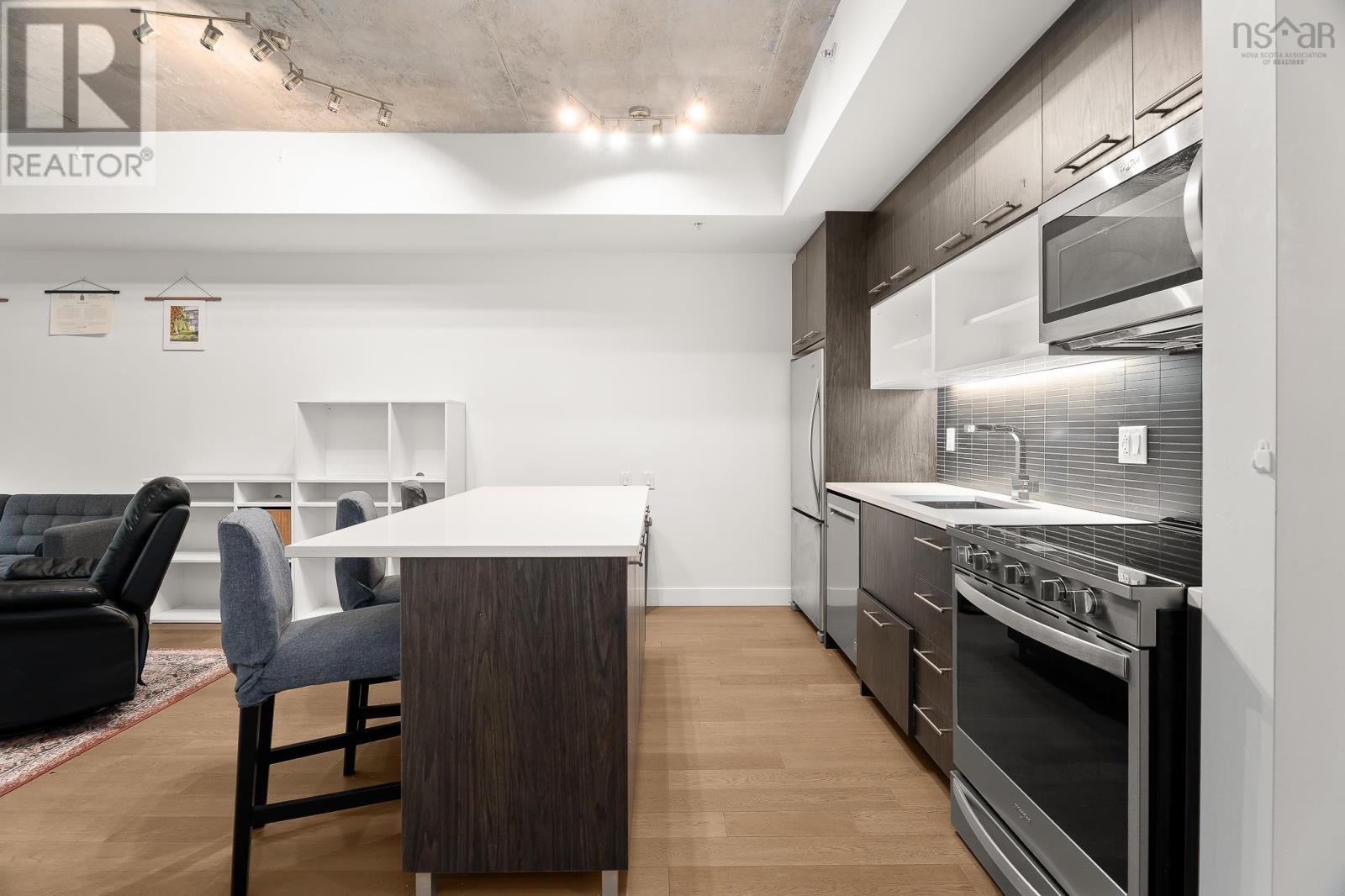 TH04 1048 Wellington Street - Image 16