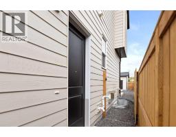 8313 47 Avenue NW, Calgary — photo 4